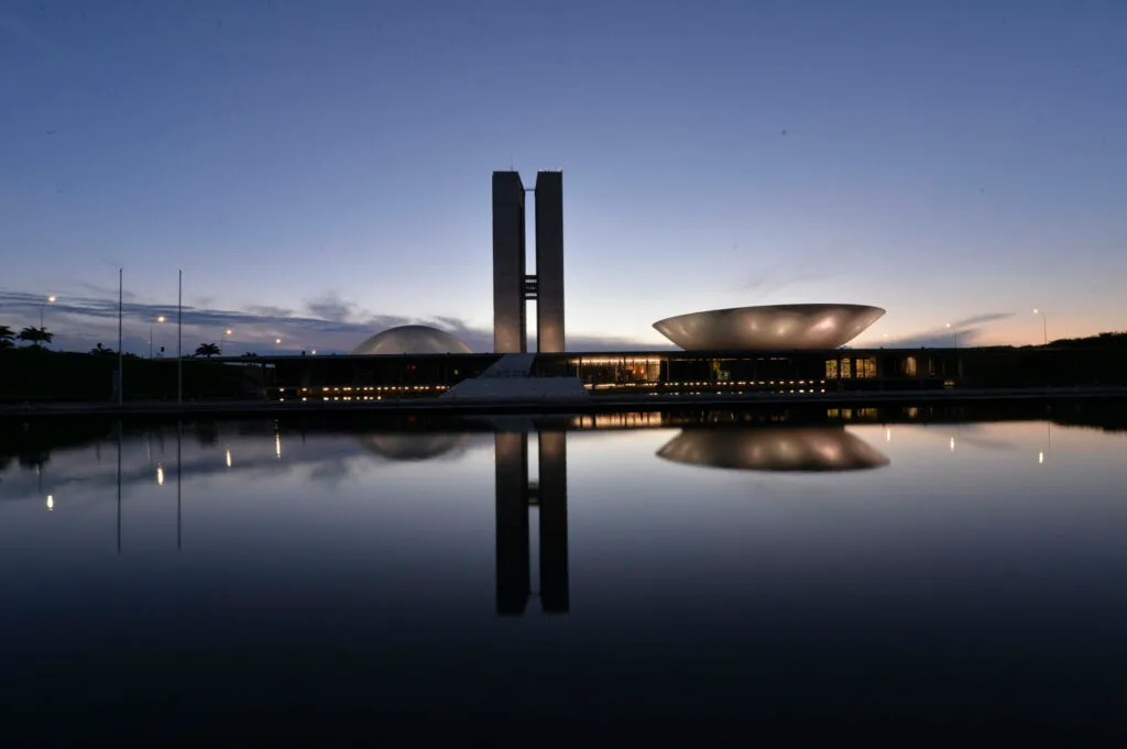 Avanço da direita na América do Sul coloca eleição brasileira sob foco regional
