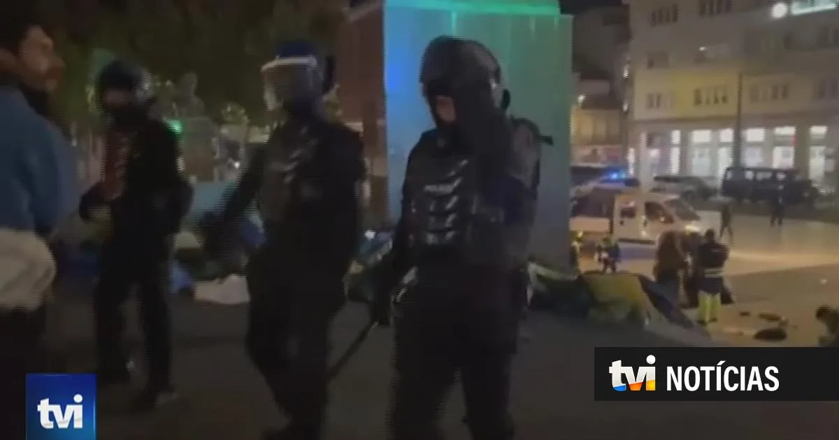 Agentes da PSP "destruíram tudo ao pontapé" depois de um comandante "garantir aos manifestantes no Porto que podiam acampar"