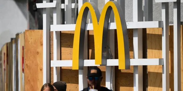 « Wall Street a accueilli le nouveau plan stratégique de McDo avec l’air épouvanté d’un végétarien devant un Big Mac »