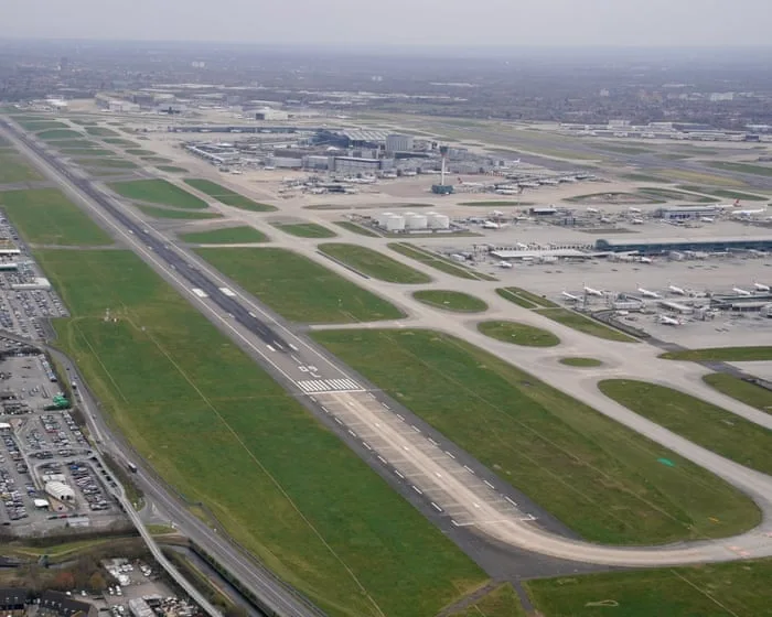 Healey backs pro-growth case for Heathrow third runway after Burnham ducks issue