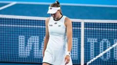 Rybakina retires injured in quarter-final against Swiatek