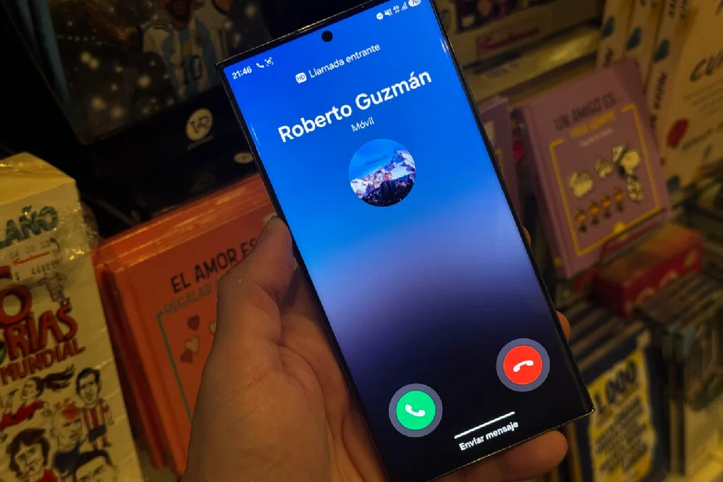 Si recibes llamadas en público, tu Samsung puede ocultar los números de tus contactos
