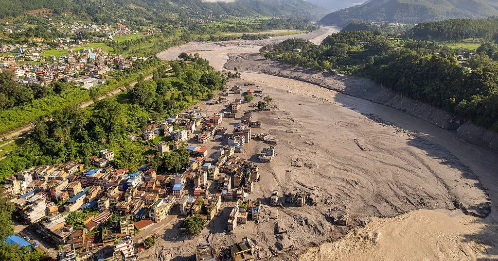 Couple recounts surviving deadly Nepal flood: "I knew I was going to die"