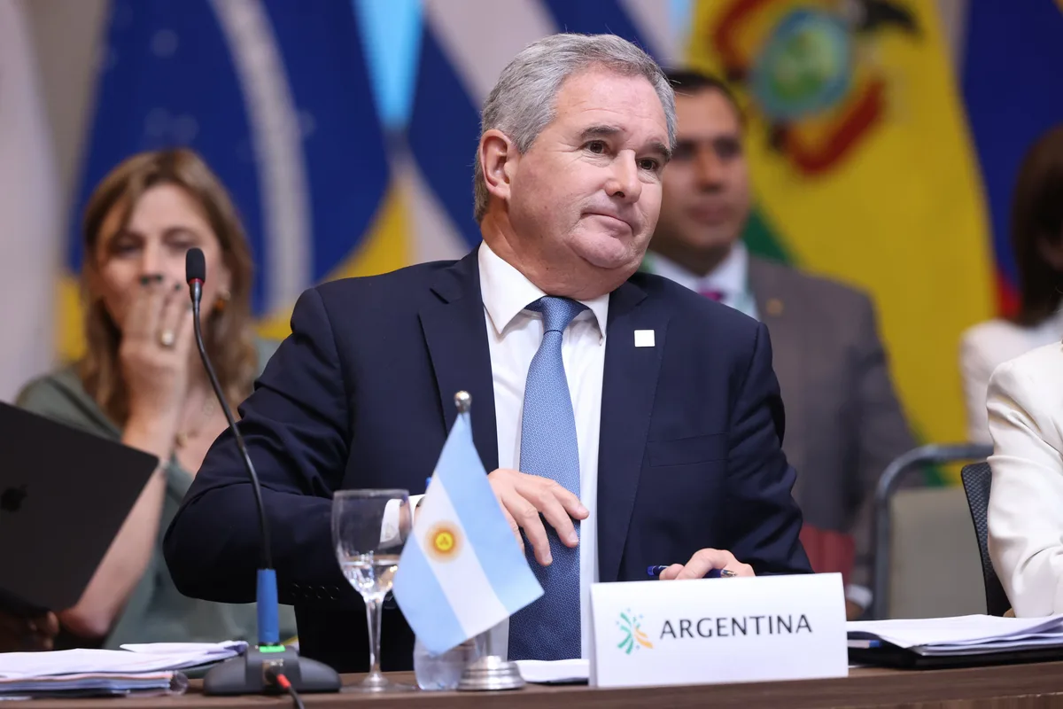 El Gobierno reconoció los tratados con Chile sobre el Estrecho de Magallanes y buscó desactivar un conflicto diplomático con Kast