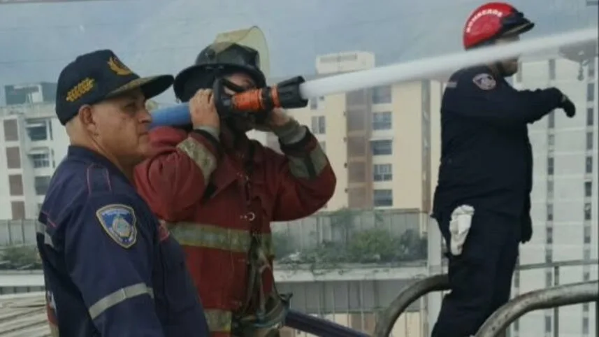Se mantienen labores de extinción del incendio en Palo Verde