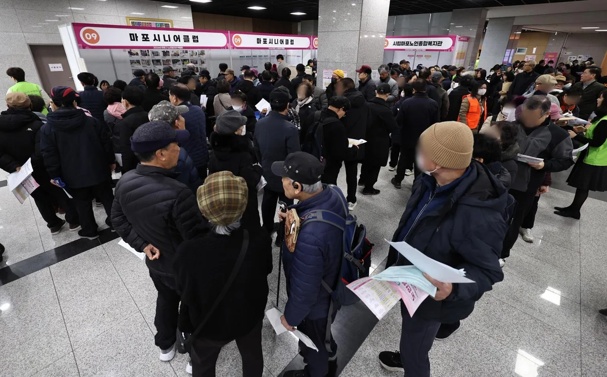 경총 “정년연장 대신 65세까지 단계적 재고용을…日 사례 검토해야”