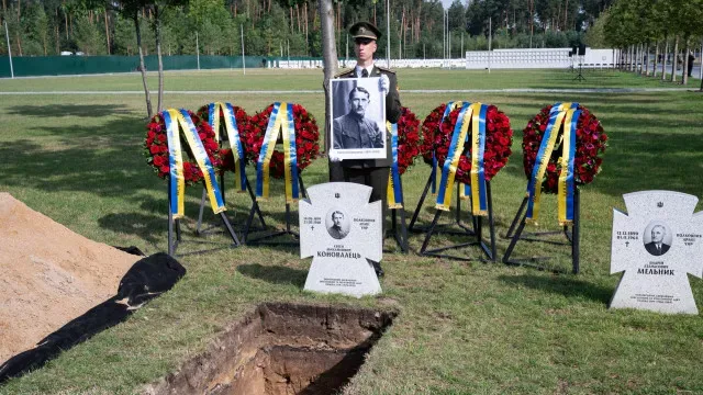 Restos mortais de nacionalista Yevhen Konovalets sepultados hoje em Kyiv