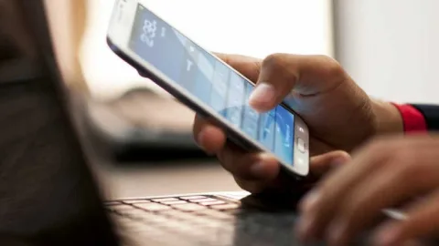 La CNMC activa una nueva barrera contra las estafas por SMS: bloqueará los remitentes no registrados