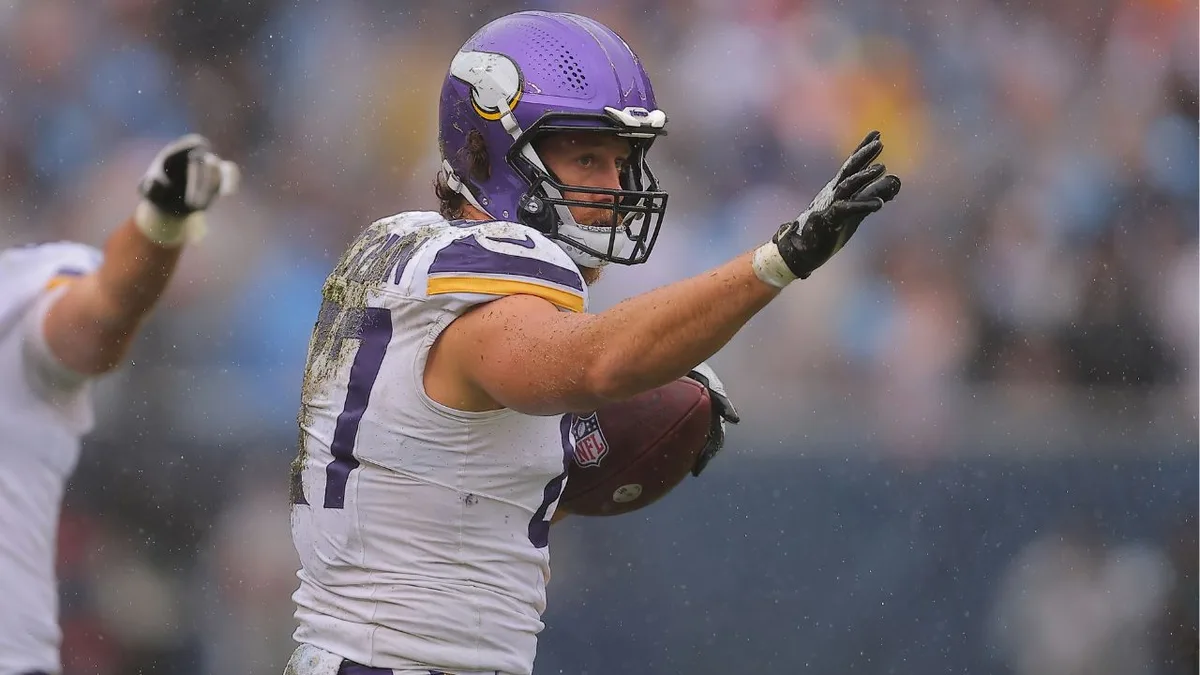 Vikings tight end Hockenson exits with concussion vs. Saints