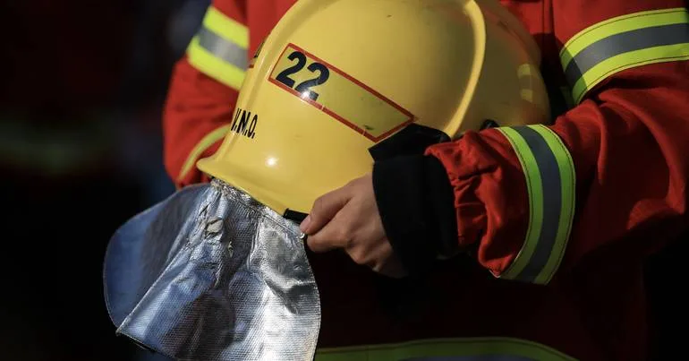 Incêndio numa casa no Funchal deixa uma pessoa desalojada