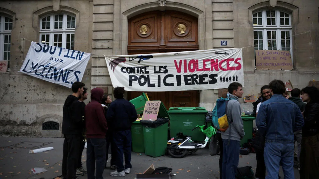 França: com adesão de universitários, mobilização estudantil bloqueia faculdades às vésperas de novo ato