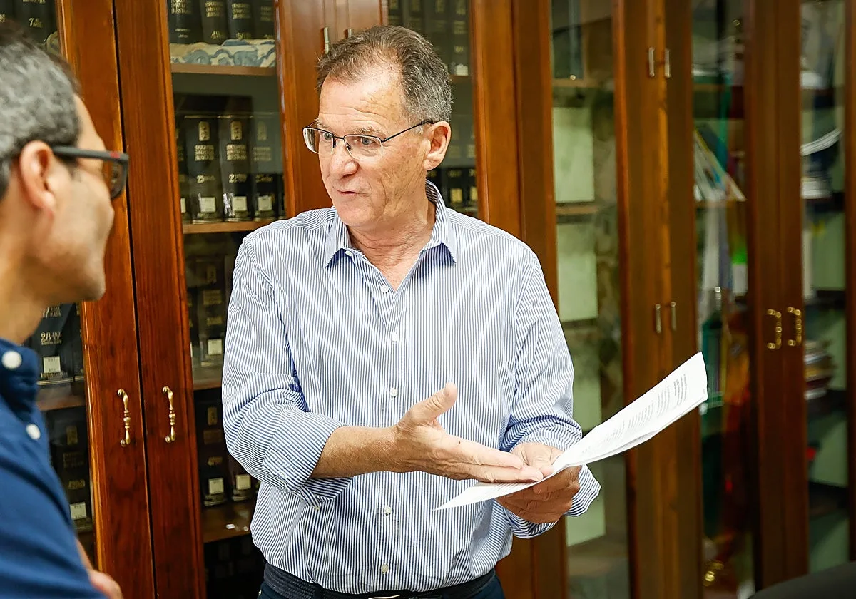 El alcalde de Burguillos muestra su indignación: «Están cuestionando una institución democrática»