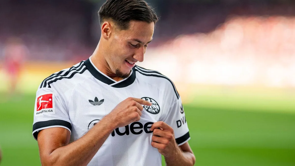Fußball-Bundesliga: Trotz Ebnoutalib-Dreierpack: Frankfurt spielt in Berlin 3:3