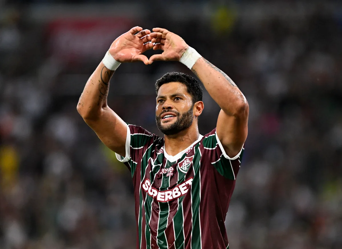 Hulk reencontra caminho do gol no Fluminense e vive reconciliação com torcida