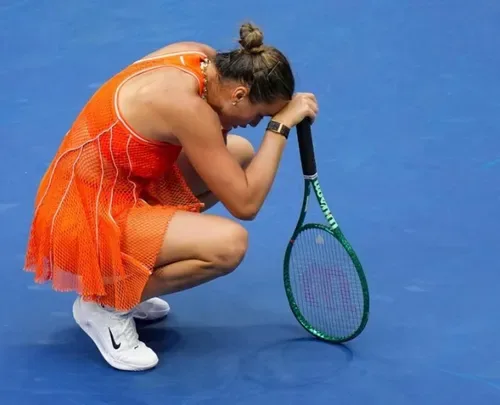 Sabalenka destroys racquet, yells at the cameraman after US Open loss