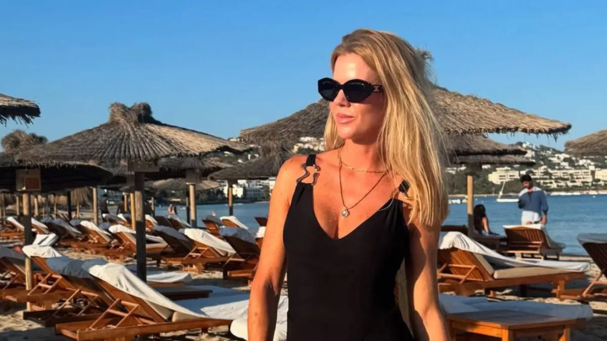 Amelia Bono y su novio, Alejandro Reina, presumen de sus vacaciones playeras: "Por aquí, todo muy bien"