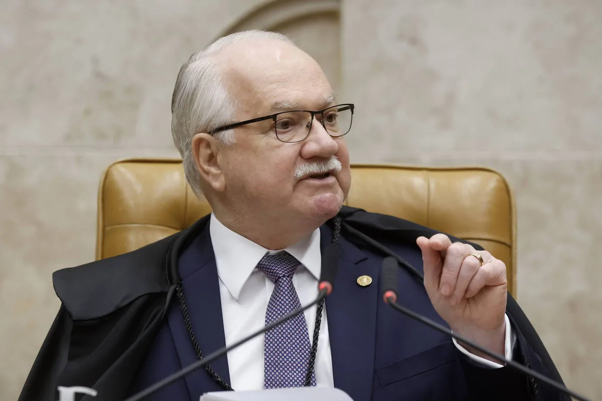 Fachin dá 24 horas para PF informar sobre custódia e estado de celular de Vorcaro