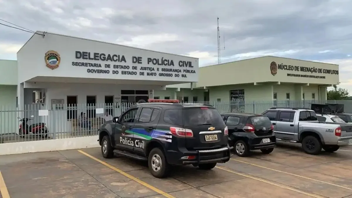 Mulher é encontrada morta em sofá após discussão e companheiro é preso em MS