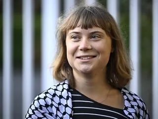 Mobilisation lycéenne : la militante écologiste Greta Thunberg rejoint les manifestants à Saint-Denis