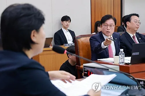 국힘 "서영교, 野의원만 발언권 정지"…徐 "위원장 의사진행"(종합)