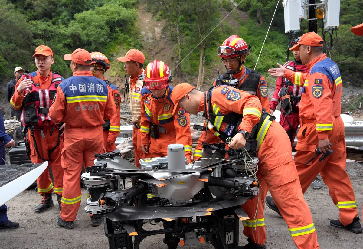 Crues au Népal : côté chinois, Pékin boucle la zone sinistrée et impose ses images