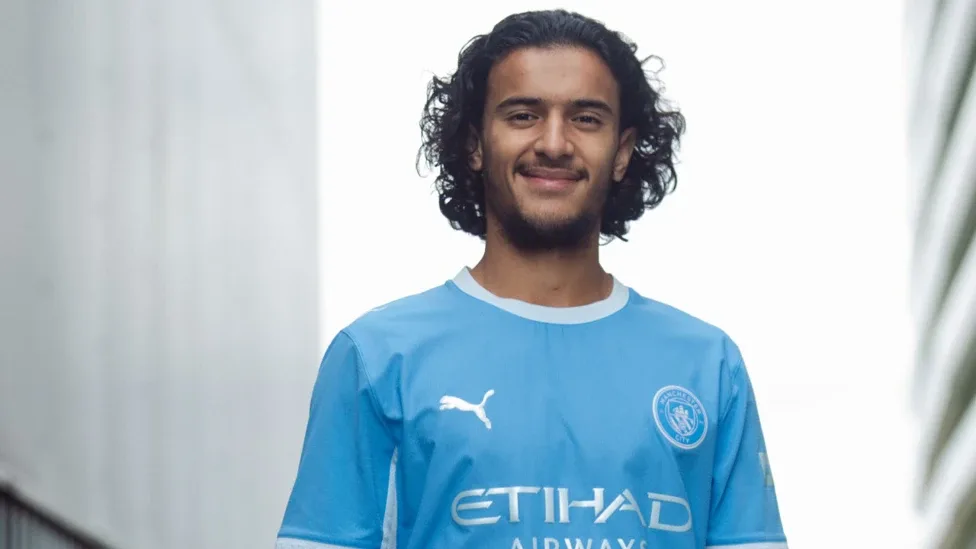 Manchester City anuncia o marroquino Bouaddi por mais de R$ 600 milhões