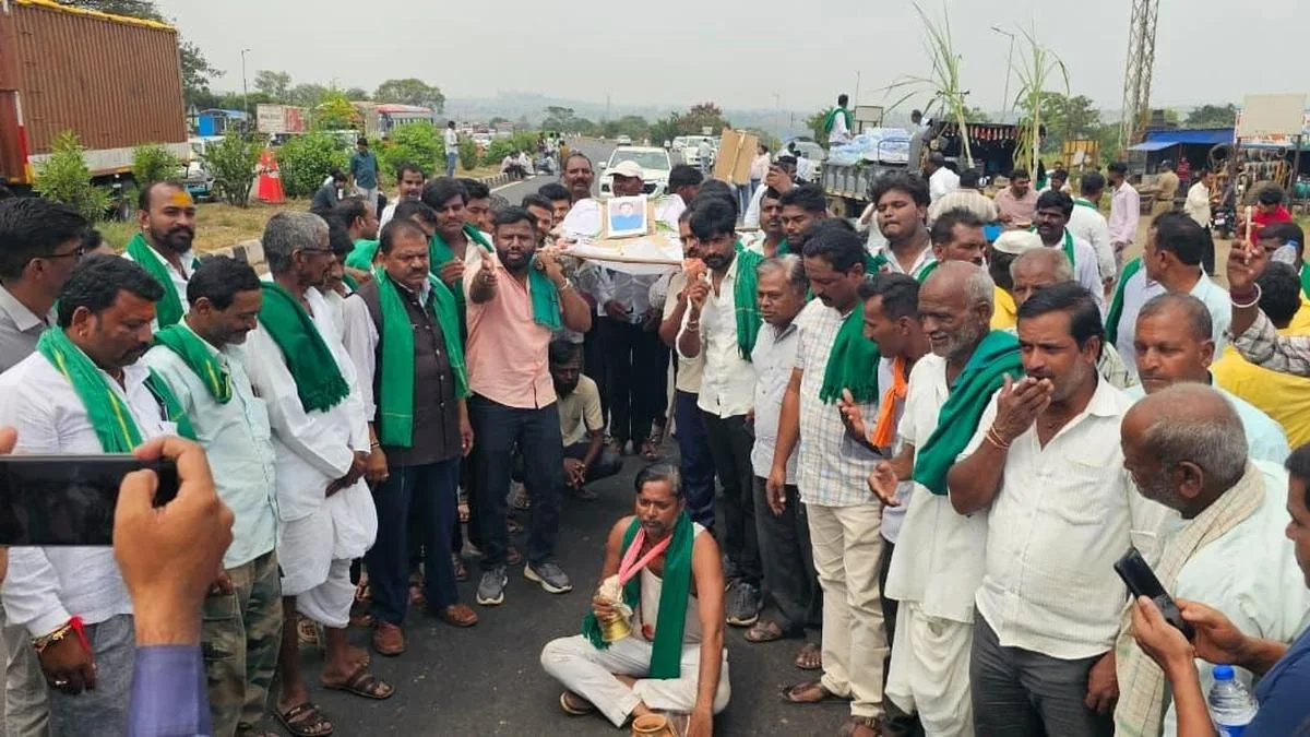 Sugarcane farmers’ padayatra enters third day
