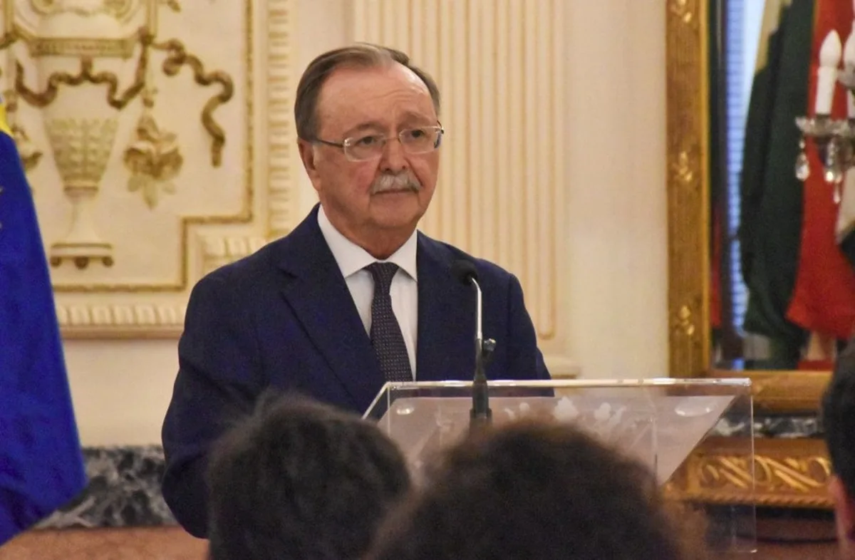 Vivas rechaza usar polideportivos para acoger migrantes: "A mí me van a tener que sacar de los polideportivos"