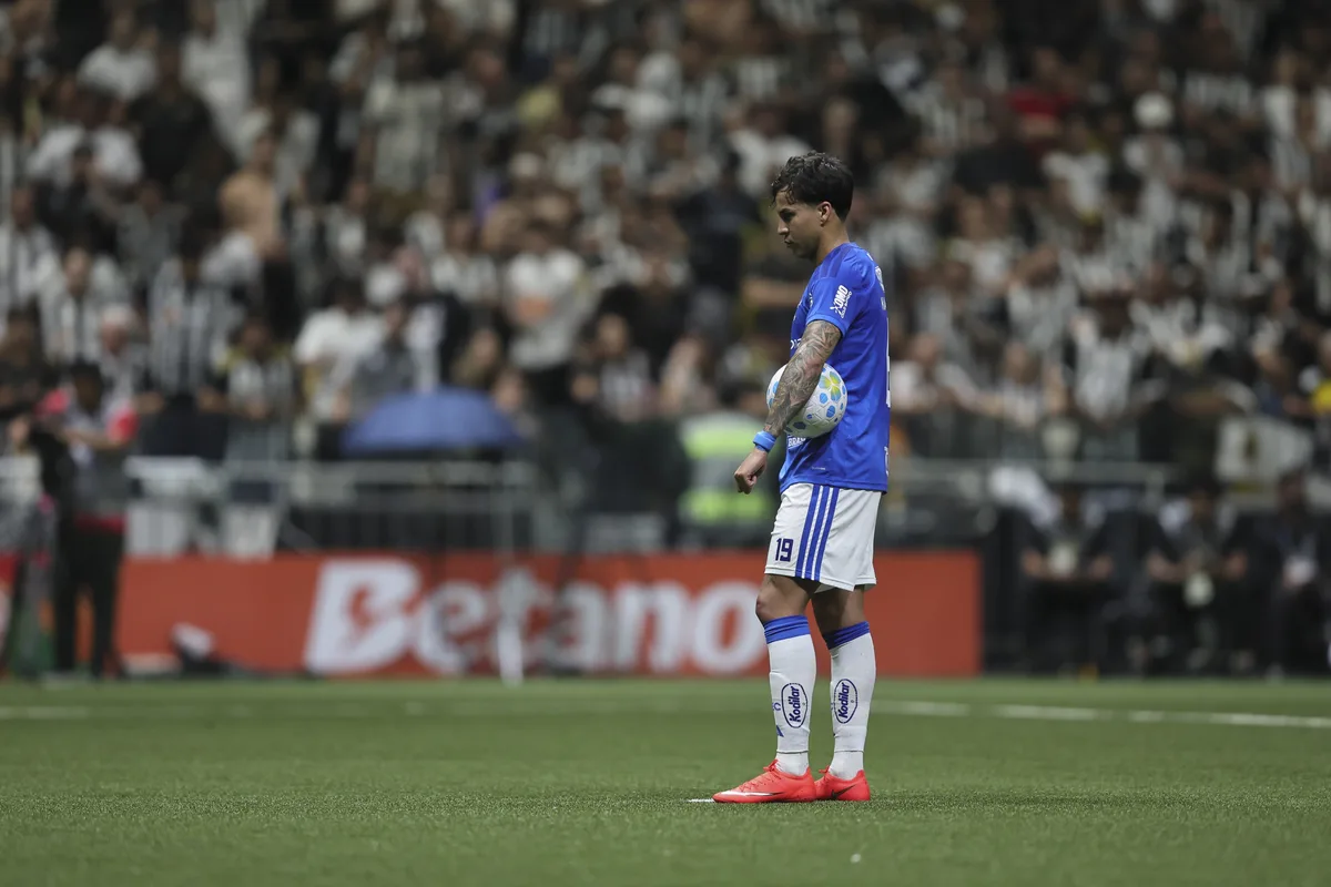 Alexsander invade sala de antidoping e xinga Kaio Jorge: "Pai tá aqui, b*"; assista