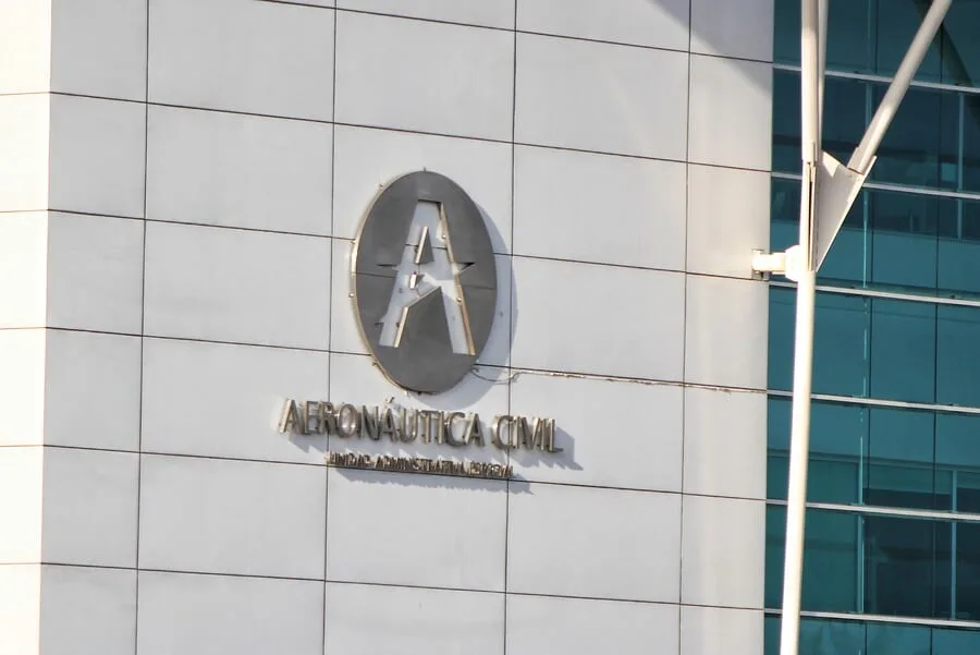 Investigan a 3 exdirectivos de Aerocivil por irregularidades en contrato de mantenimiento para 18 aeropuertos del país
