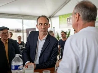 Présidentielle 2027: Raphaël Glucksmann, candidat de la gauche sociale-démocrate, devra confirmer