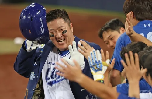 삼성 최형우, KBO 첫 2천700안타 시즌 14호 홈런으로 장식