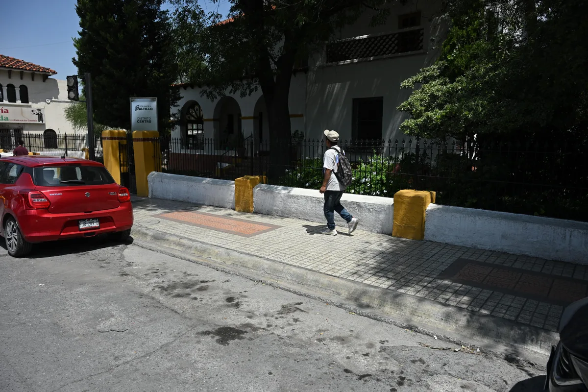 Saltillo: Conservan mosaico chino en remodelación del Centro; usan concreto estampado en banquetas dañadas