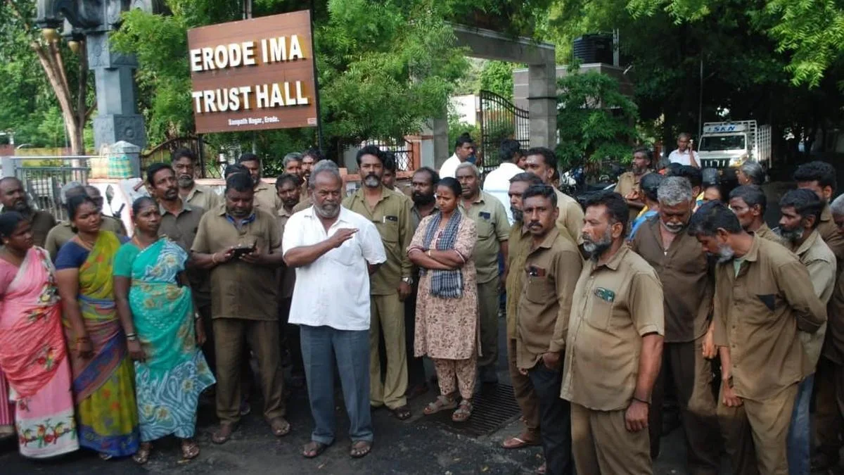Conservancy workers in Erode boycott work alleging ill-treatment