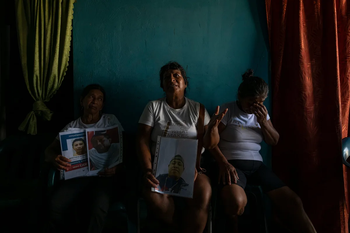El drama de los pescadores ecuatorianos desaparecidos en la guerra de EE UU contra el narco: “Tengo la esperanza de que regresen”