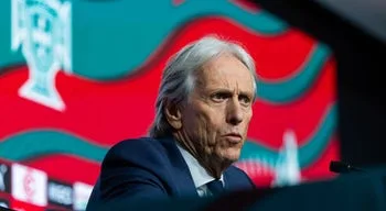 Jorge Jesus confirma titularidade do capitão. Ronaldo admite: "Os portugueses estão a contar comigo".