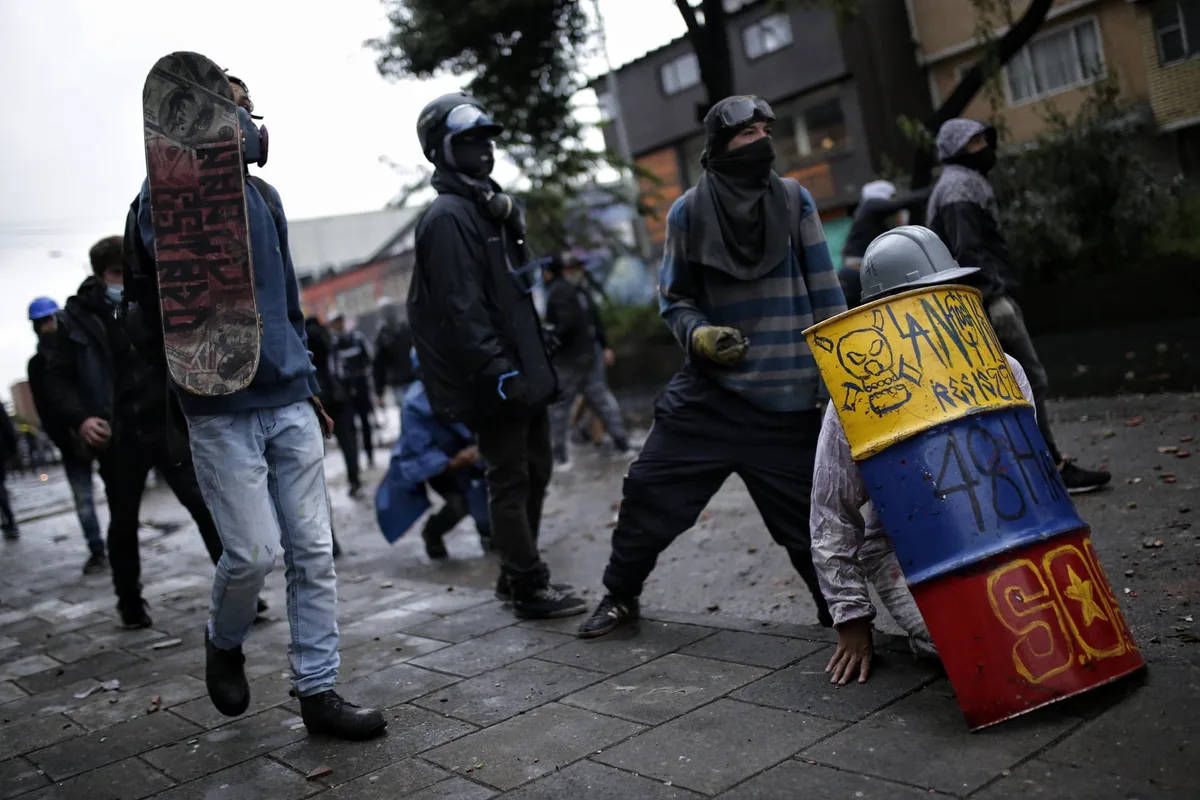 Congresista de Cambio Radical defendió su propuesta de una ‘Ley Anticapuchos’ en las protesta social: “Ocultando su identidad, ejecutan actos vandálicos”