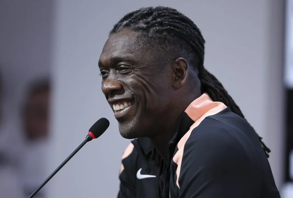 Seedorf deixa cargo na Federação Holandesa para assumir o Corinthians; entenda