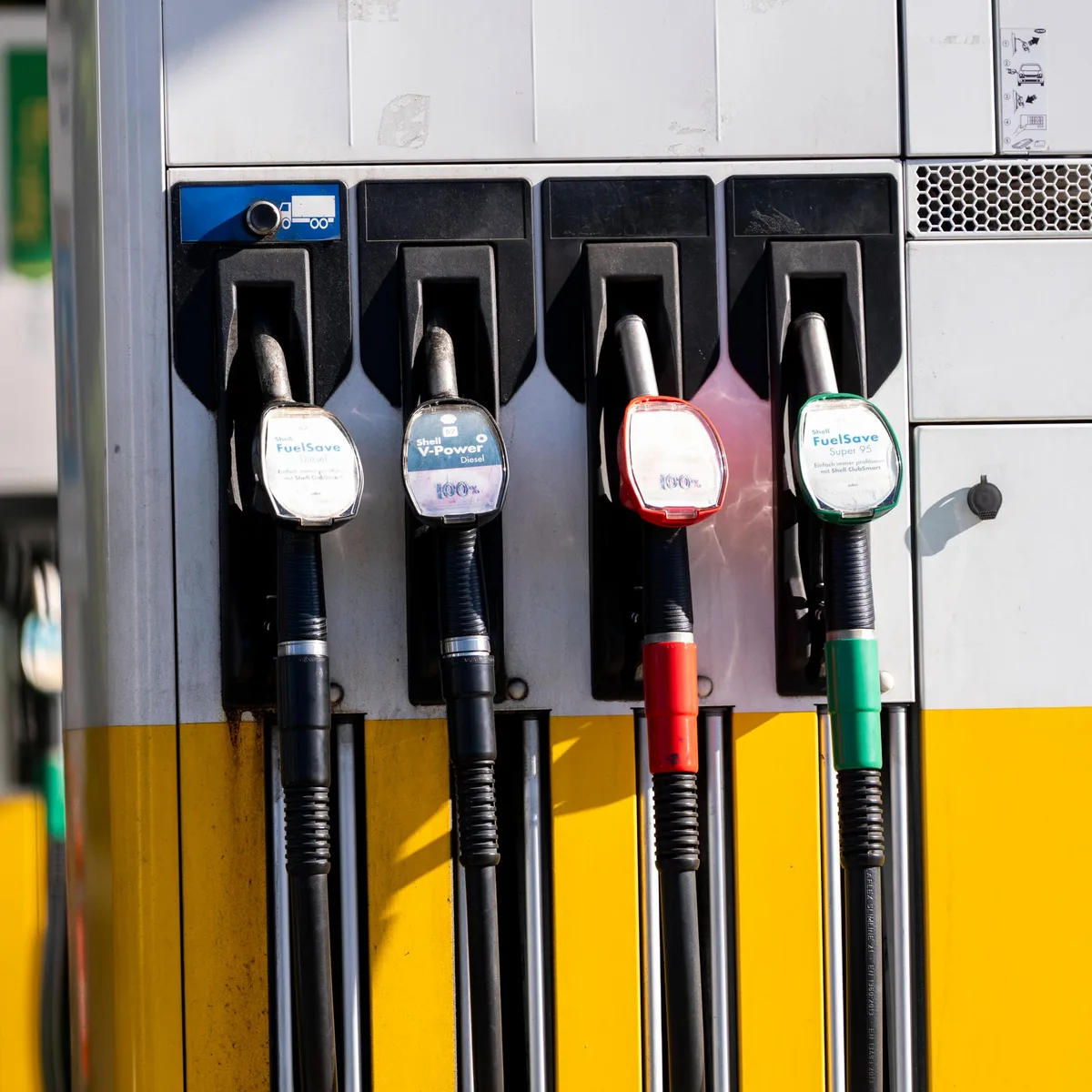 Rekordpreise für Benzin und Diesel - So wollen die Parteien Autofahrer entlasten