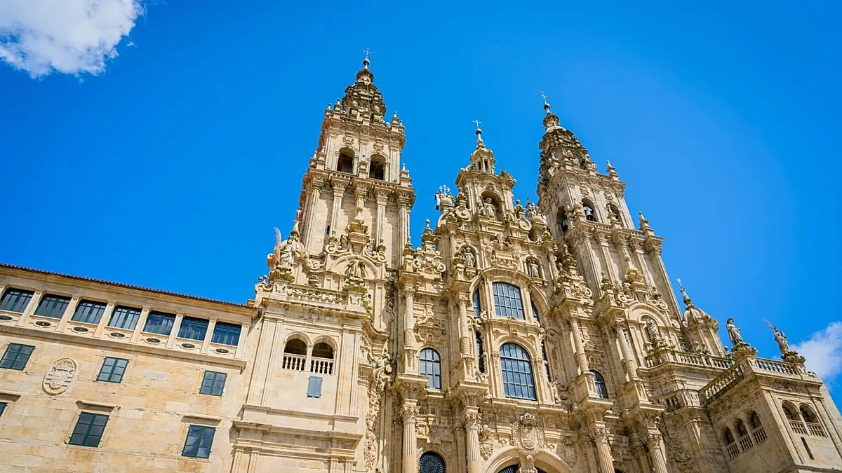Espanha: nova companhia low cost lança voos diretos para Santiago de Compostela
