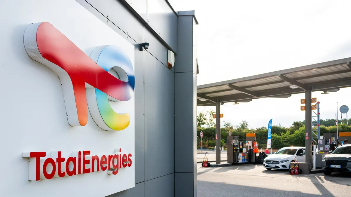 Comment TotalEnergies arrive à plafonner les prix de l’essence au risque d’être accusé de concurrence déloyale