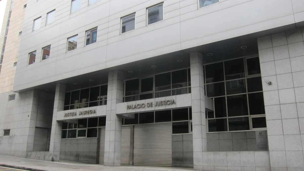 Abren juicio oral a la actriz Ane Lindane denunciada por Abogados Cristianos por simular masturbarse en un altar
