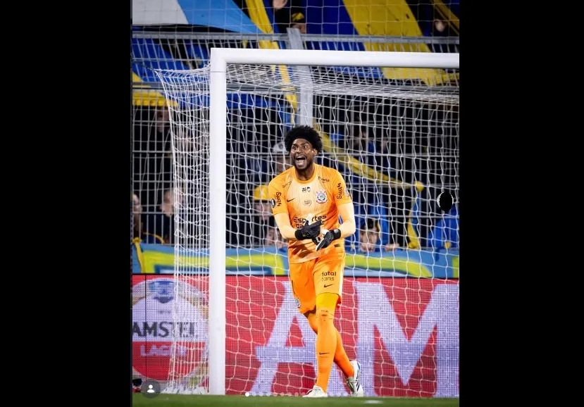 Goleiro Hugo Souza, do Corinthians, é alvo de racismo na Argentina: “aqui é assim”