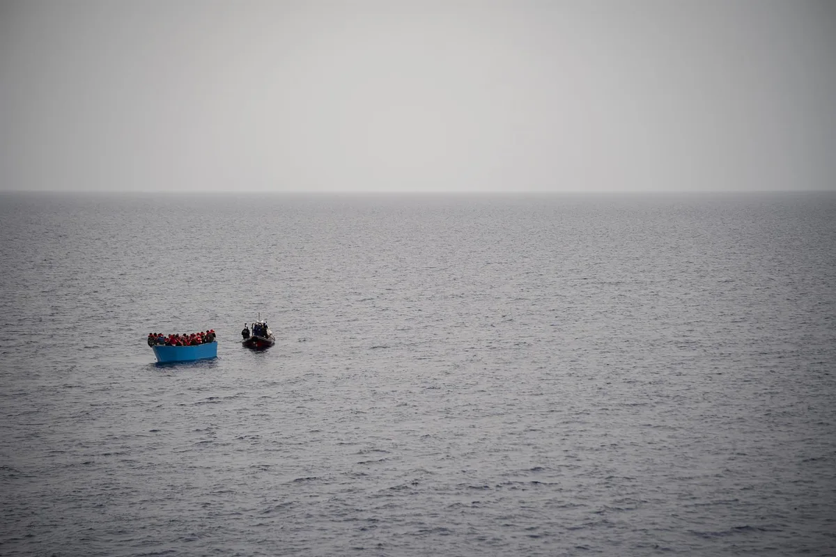 Siete migrantes muertos y 50 supervivientes tras un naufragio en aguas de Libia