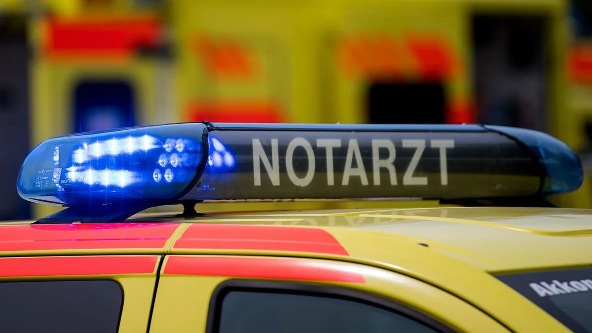 Autobahn eine Stunde gesperrt: Unfall auf A4 bei Dresden – Senior muss wiederbelebt werden