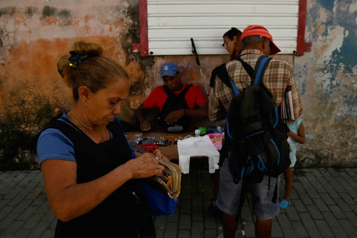 “Los precios suben 1,000 pesos de un día para otro”: sin refrigeración, los cubanos deben comprar comida a diario