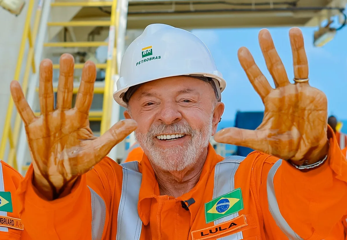 Fotógrafo de campanha de Lula viaja de avião oficial da Presidência