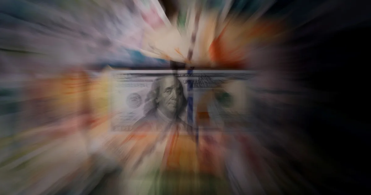 Sube el dólar: arrancó la semana por encima del "techo" de $1.500 mientras baja el riesgo país