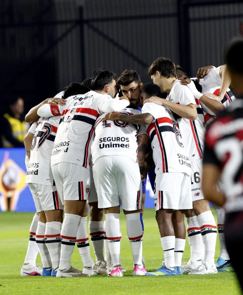 São Paulo desembarca na Bolívia para jogo de ida das oitavas da Sul-Americana