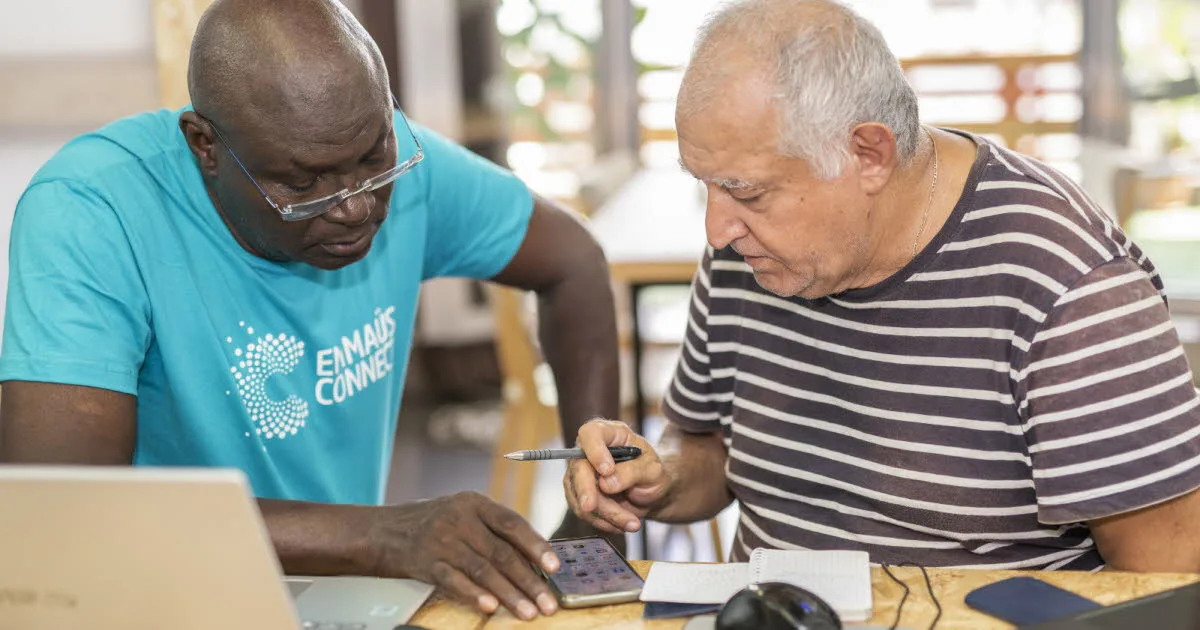 Solidarité. Emmaüs Connect réutilise le matériel high-tech des dealers pour lutter contre l’illectronisme